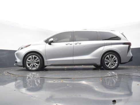 Used 2023 Toyota Sienna Platinum image 42