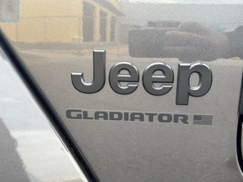 Used 2025 Jeep Gladiator Sport AWD/4WD image 11