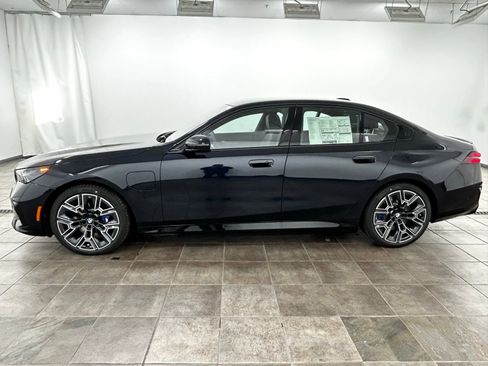 New 2026 BMW 550e xDrive w/ Executive Package AWD/4WD image 2