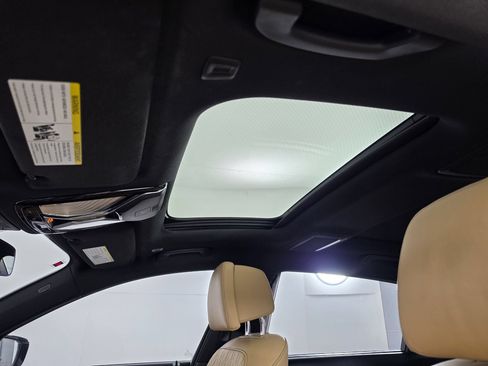 Used 2021 BMW 740i w/ M Sport Package RWD image 21