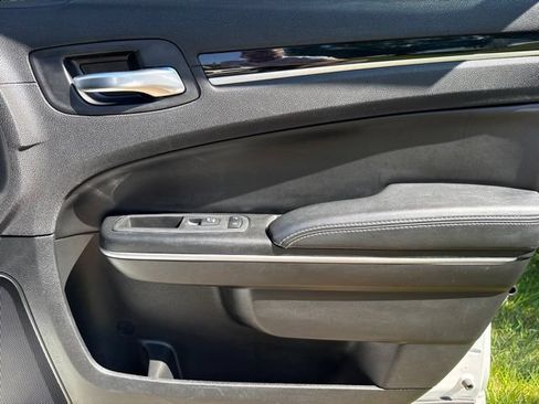 Used 2019 Chrysler 300 S RWD image 44
