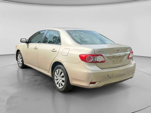 Used 2012 Toyota Corolla LE FWD image 3