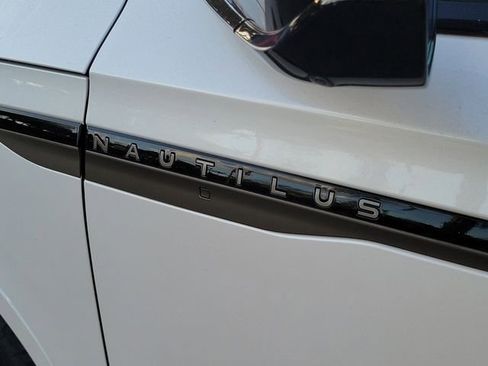 Certified 2024 Lincoln Nautilus Black Label image 6