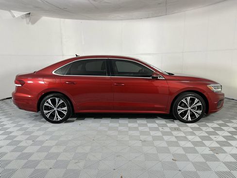 Used 2022 Volkswagen Passat 2.0T SE FWD image 9