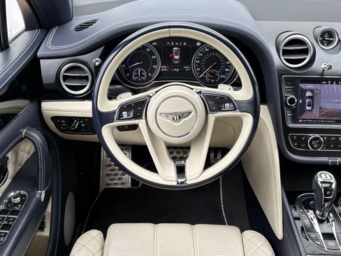 Used 2019 Bentley Bentayga AWD/4WD image 16