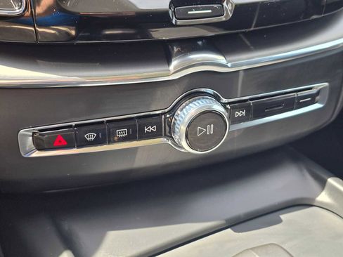New 2025 Volvo XC60 B5 Core w/ Climate Package image 28
