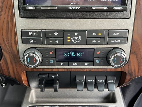 Used 2011 Ford F250 Lariat w/ Lariat Interior Pkg AWD/4WD image 27