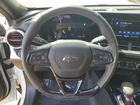 Used 2025 Chevrolet Trax RS w/ Driver Confidence Package image 27