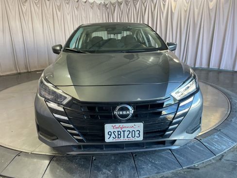 Used 2025 Nissan Versa SV image 3