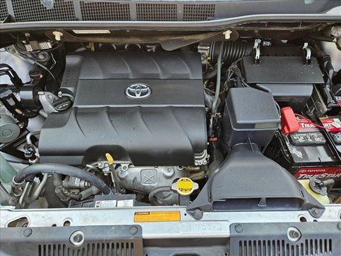 Used 2015 Toyota Sienna XLE FWD image 23