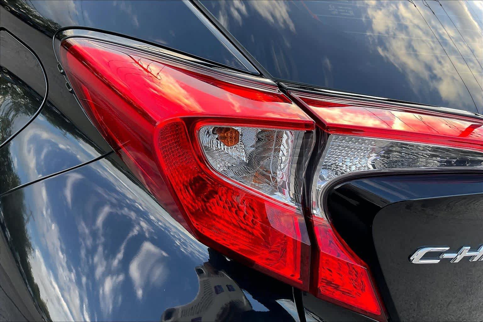 Used 2020 Toyota C-HR Limited FWD image 27