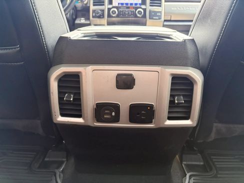 Used 2020 Ford F350 Lariat w/ Lariat Ultimate Package AWD/4WD image 28