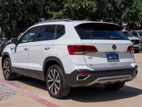 Certified 2023 Volkswagen Taos SE FWD image 6