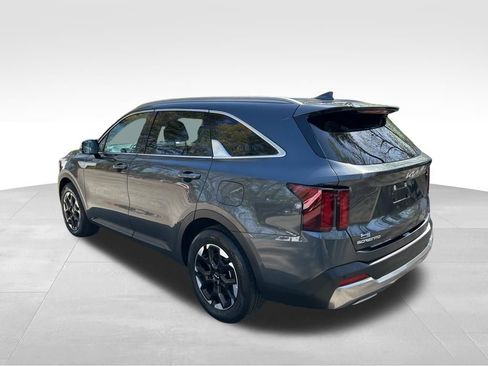Used 2024 Kia Sorento S FWD image 3