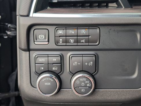 Used 2025 Chevrolet Suburban Premier AWD/4WD image 29