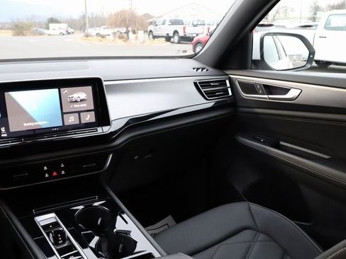 Used 2025 Volkswagen Atlas Cross Sport SE image 28