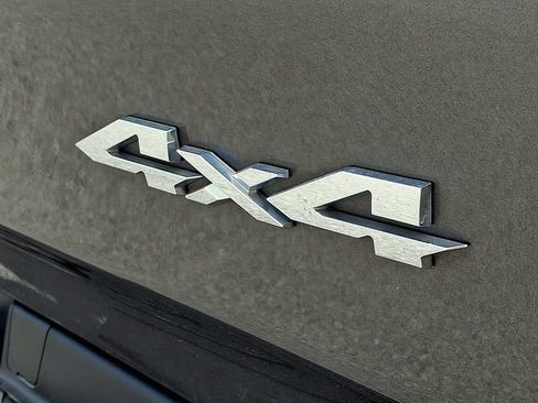 Used 2023 RAM 1500 Laramie AWD/4WD image 30