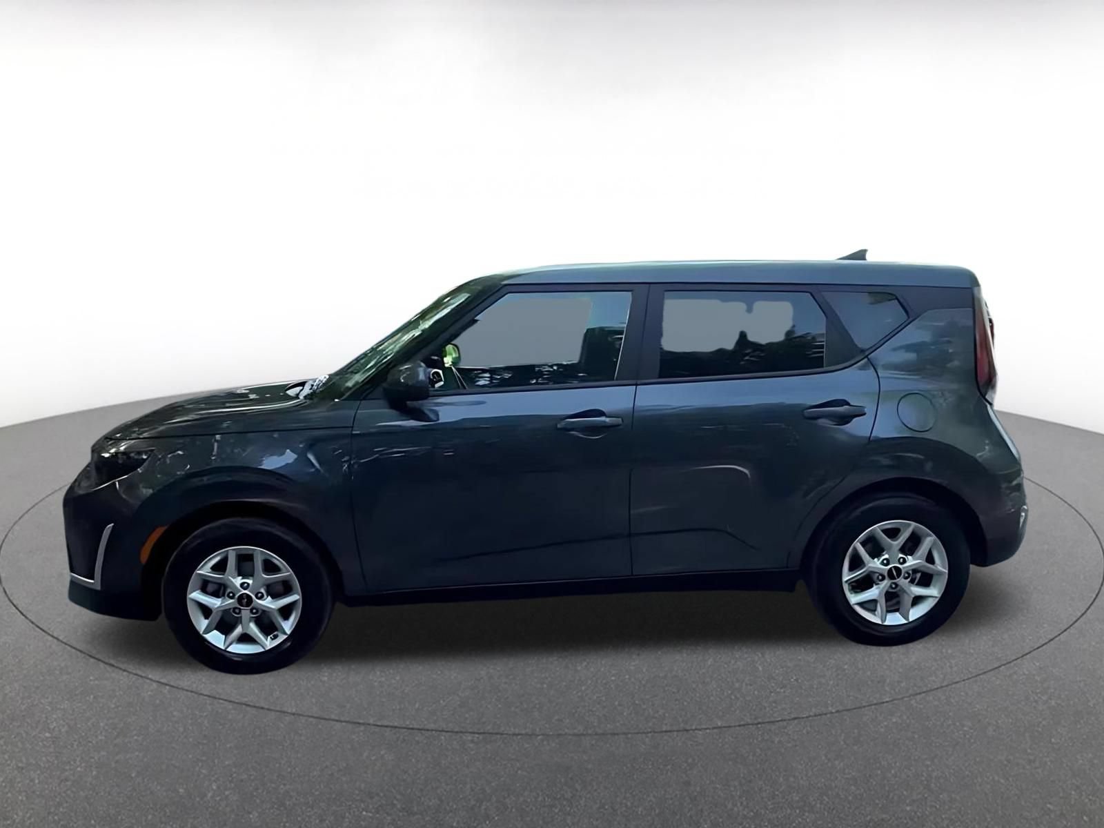 Used 2025 Kia Soul LX w/ LX Technology Package FWD image 8
