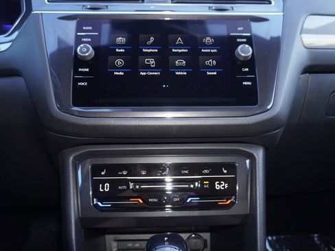 Used 2022 Volkswagen Tiguan SE image 20