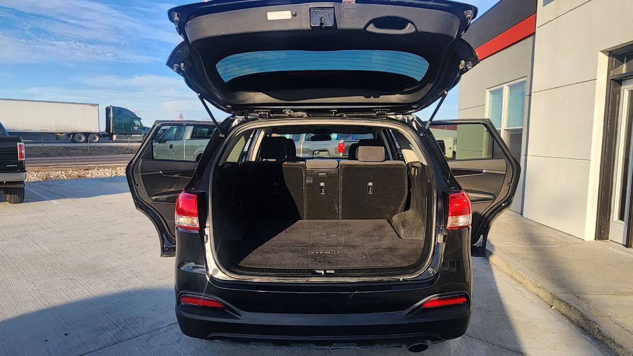 Used 2017 Kia Sorento AWD image 18