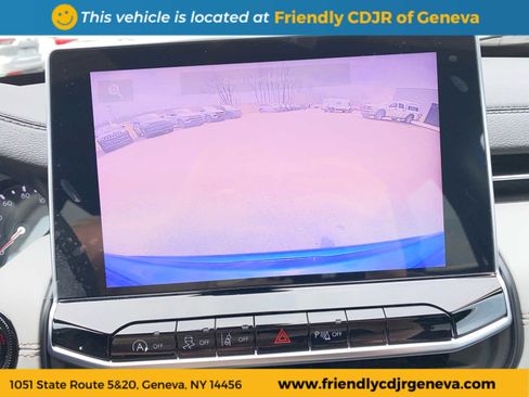 Used 2025 Jeep Compass Limited image 17