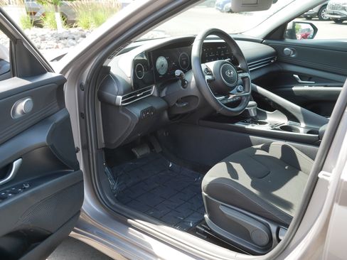 Used 2023 Hyundai Elantra SEL w/ Convenience Package FWD image 11