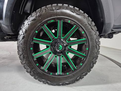Used 2020 Toyota Tacoma TRD Off-Road w/ TRD Premium Off Road Package AWD/4WD image 11