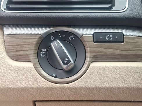 Used 2017 Volkswagen Passat 1.8T SE w/ SE Lighting Package image 20