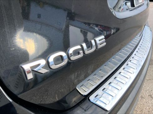 Used 2018 Nissan Rogue S AWD/4WD image 10