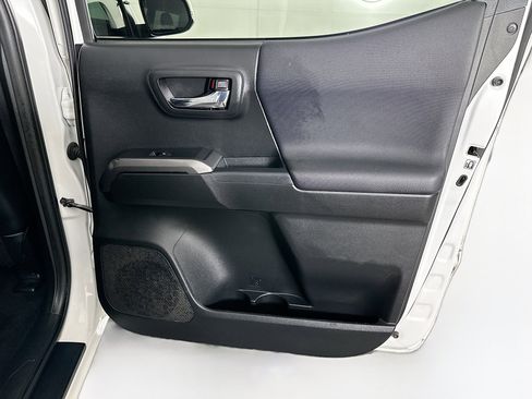 Used 2019 Toyota Tacoma TRD Sport image 30