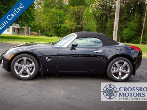 Used 2006 Pontiac Solstice Convertible w/ Premium Package image 2