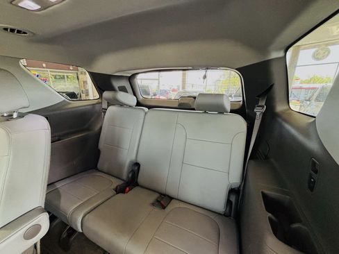Used 2020 Chevrolet Traverse Premier FWD image 27