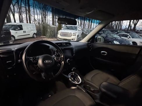 Used 2018 Kia Soul + image 13