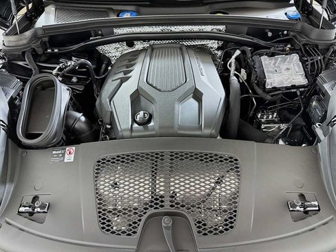 New 2025 Porsche Macan AWD/4WD image 39