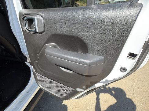 Used 2025 Jeep Wrangler Unlimited Rubicon 4xe w/ Convenience Group AWD/4WD image 21