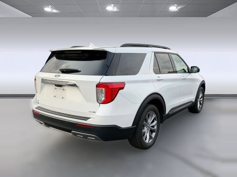 Used 2020 Ford Explorer XLT w/ Equipment Group 202A AWD/4WD image 5