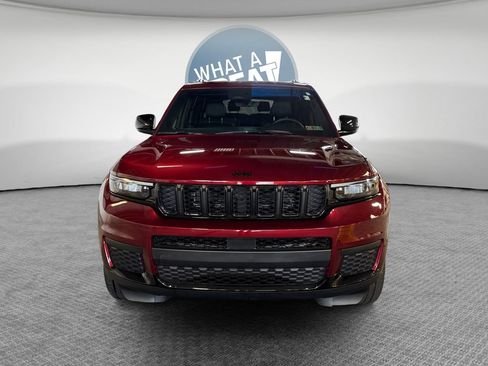 Used 2025 Jeep Grand Cherokee L Altitude AWD/4WD image 9