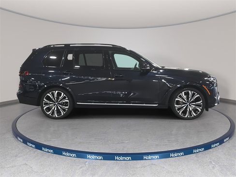 Used 2023 BMW X7 xDrive40i w/ M Sport Package image 4