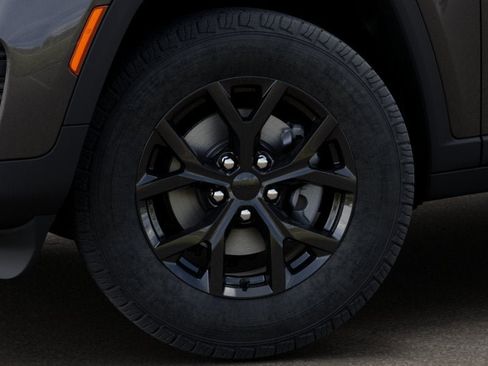 New 2025 Jeep Grand Cherokee Altitude image 34