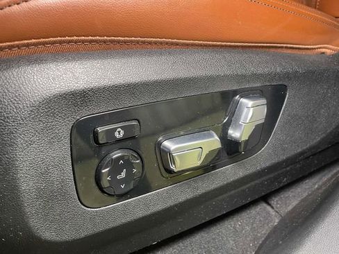 Used 2022 BMW X7 xDrive40i w/ Premium Package image 17