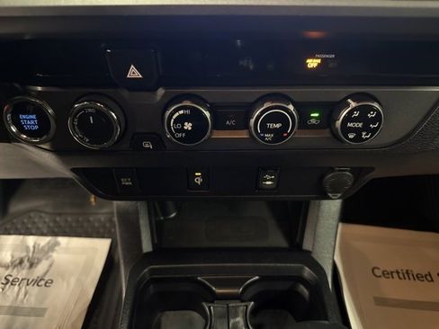 Used 2016 Toyota Tacoma TRD Sport image 16