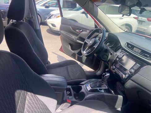 Used 2018 Nissan Rogue SV FWD image 15