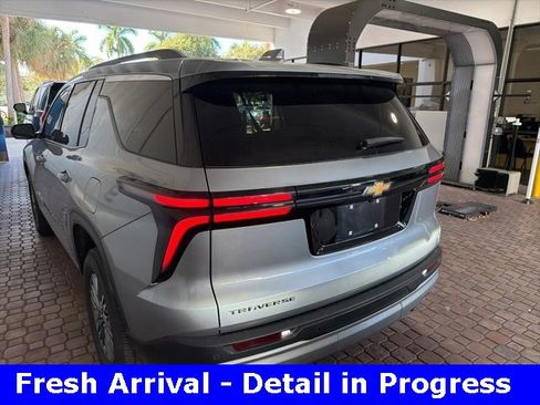 Used 2024 Chevrolet Traverse LT image 15