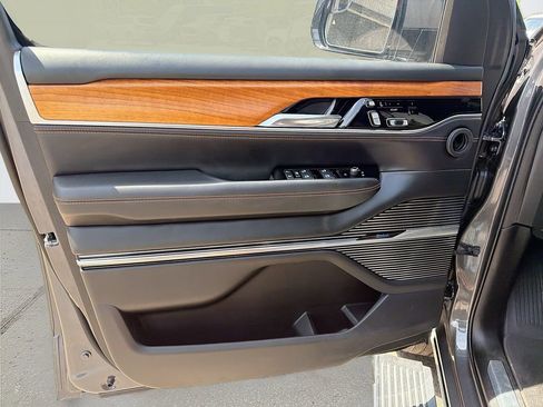 Used 2022 Jeep Grand Wagoneer Series III w/ Flexible Seating Group AWD/4WD image 24