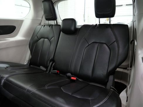 Used 2023 Chrysler Pacifica Touring-L FWD image 26