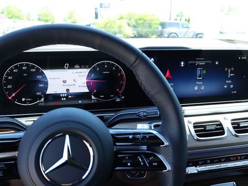 New 2025 Mercedes-Benz GLS 450 4MATIC image 10