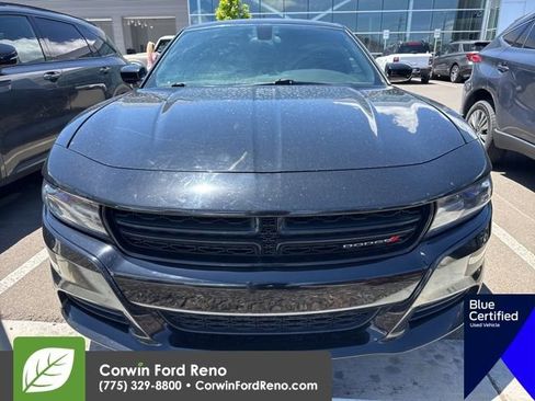 Used 2018 Dodge Charger SXT w/ Blacktop Package RWD image 2
