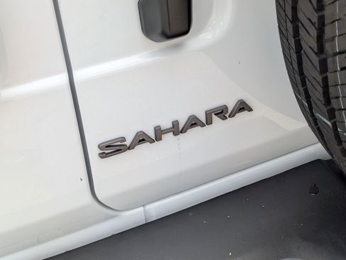Used 2025 Jeep Wrangler Sahara image 15