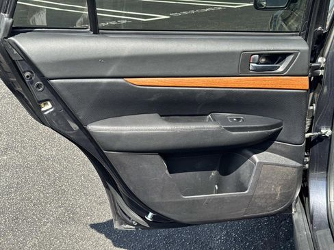 Used 2013 Subaru Outback 2.5i Limited w/ Moonroof Pkg AWD/4WD image 13
