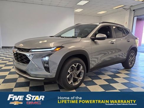 New 2026 Chevrolet Trax LT w/ Driver Confidence Package FWD image 3